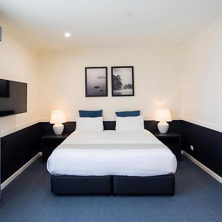 Hawkesbury Race Club Motel Уиндзор Екстериор снимка A room at the hotel