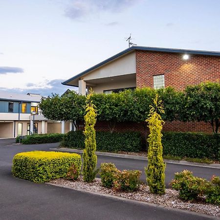 Hawkesbury Race Club Motel Уиндзор Екстериор снимка The Village, 2016