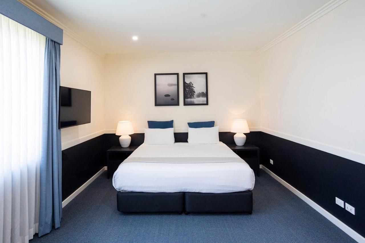 Hawkesbury Race Club Motel Уиндзор Екстериор снимка A room at the hotel