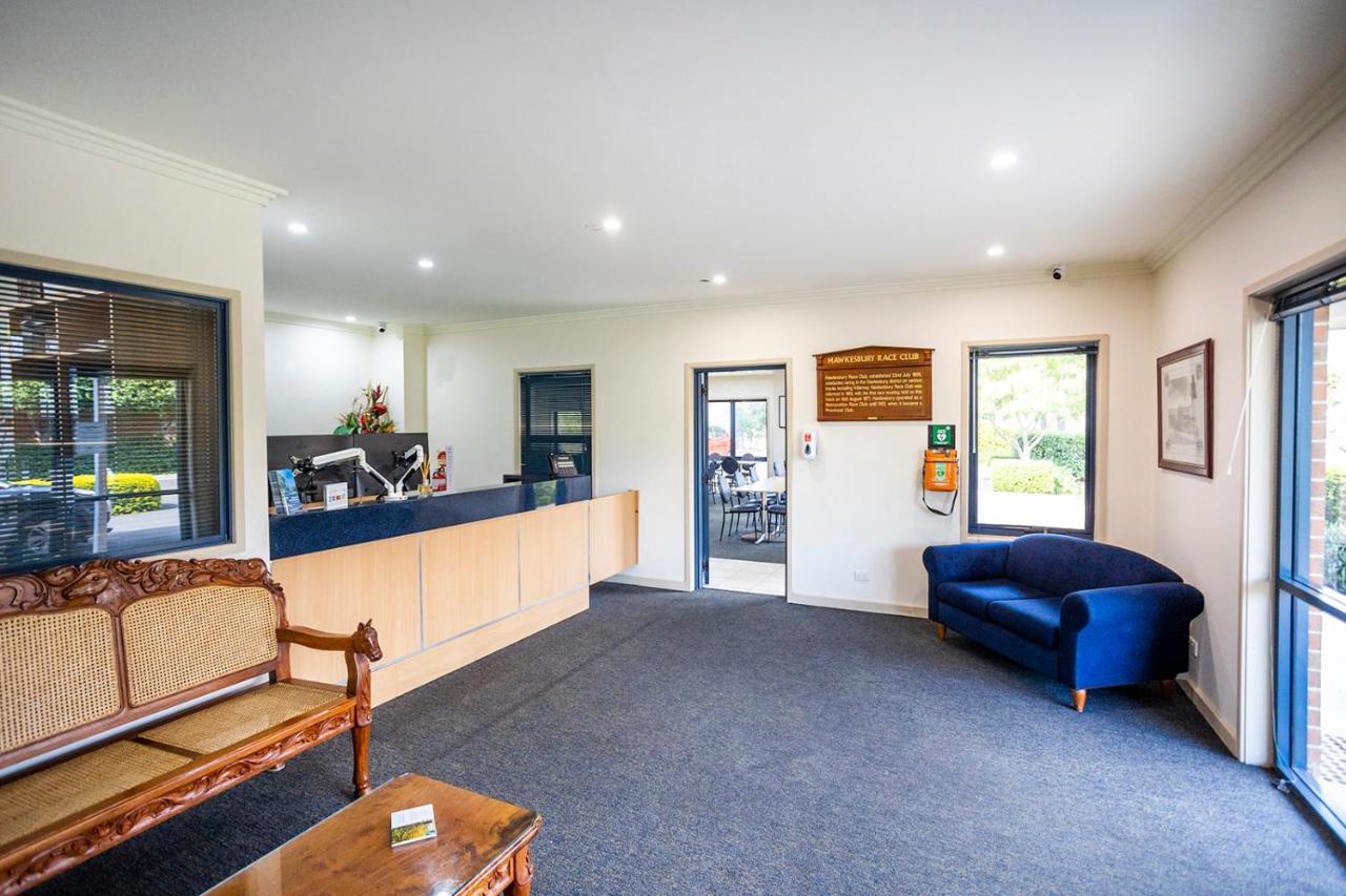 Hawkesbury Race Club Motel Уиндзор Екстериор снимка Reception