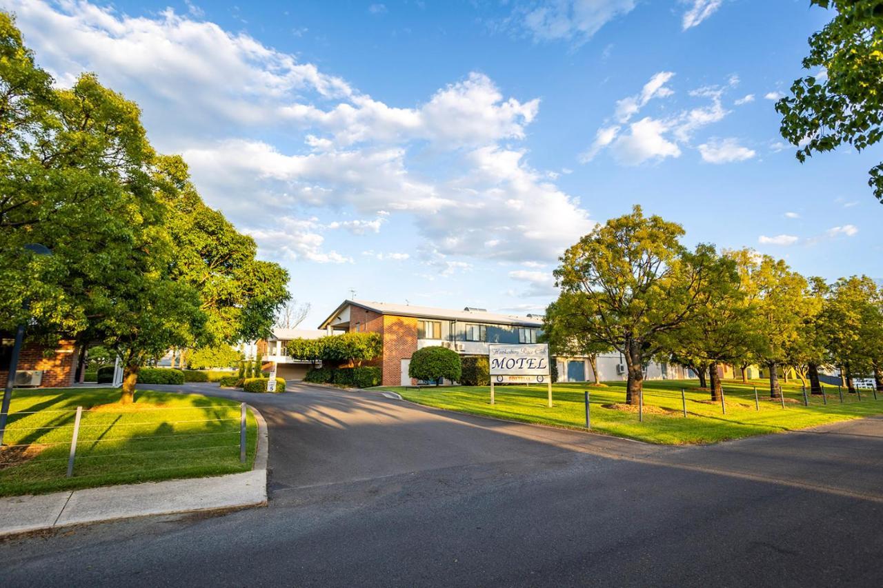 Hawkesbury Race Club Motel Уиндзор Екстериор снимка The main entrance to the University of Tasmania's Launceston Campus