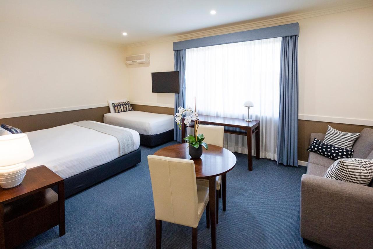 Hawkesbury Race Club Motel Уиндзор Екстериор снимка A room at the hotel
