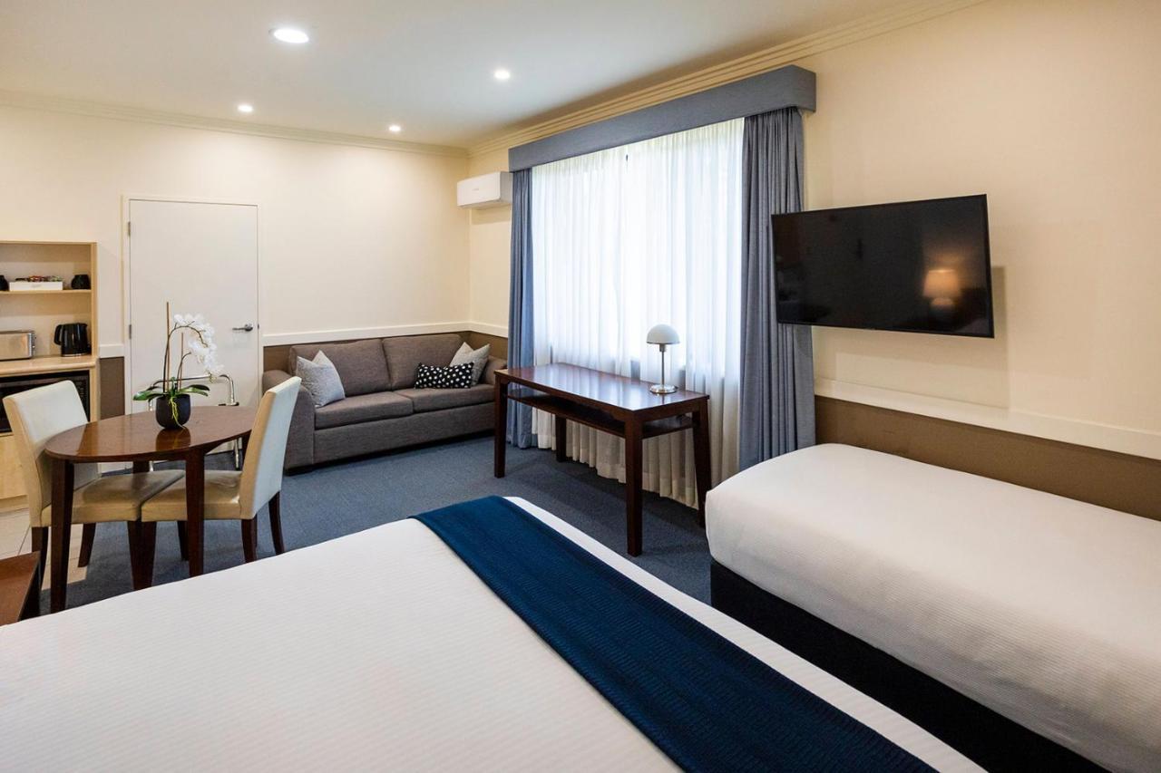 Hawkesbury Race Club Motel Уиндзор Екстериор снимка A room at the hotel