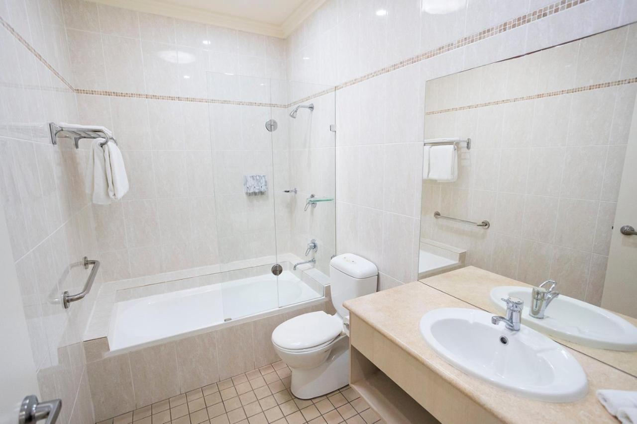 Hawkesbury Race Club Motel Уиндзор Екстериор снимка