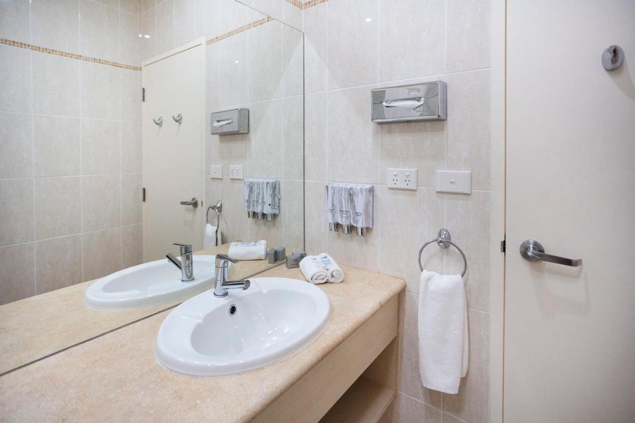 Hawkesbury Race Club Motel Уиндзор Екстериор снимка Bathroom
