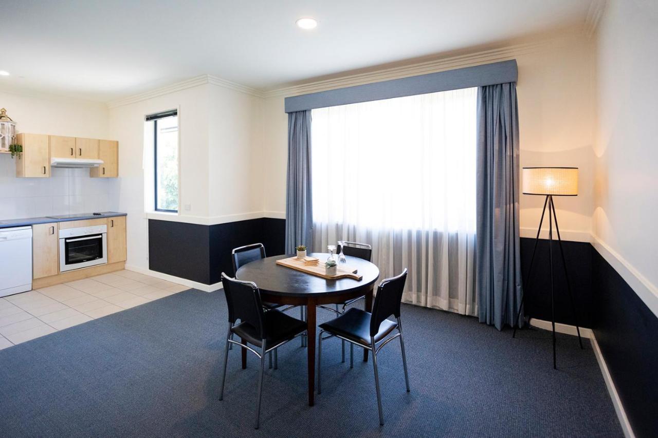 Hawkesbury Race Club Motel Уиндзор Екстериор снимка A typical apartment at the University of Western Australia
