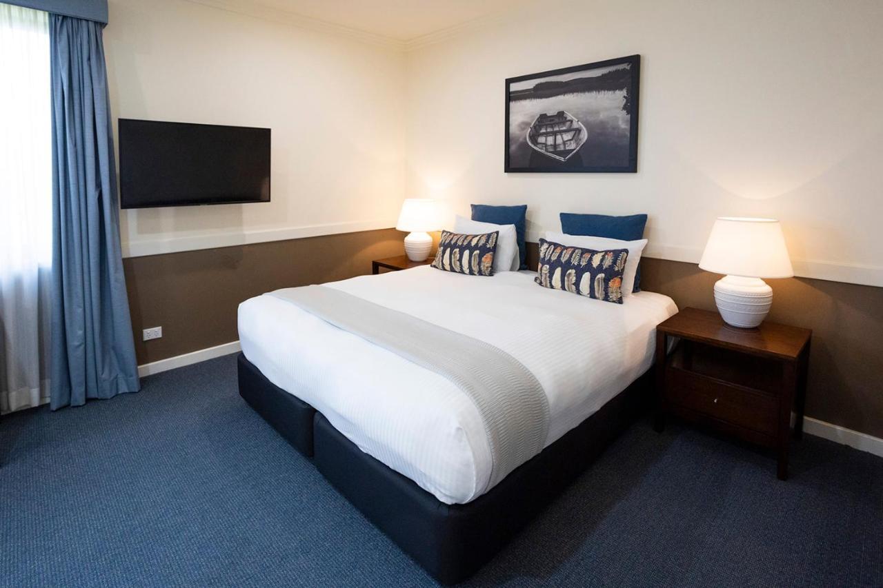 Hawkesbury Race Club Motel Уиндзор Екстериор снимка A room at the hotel